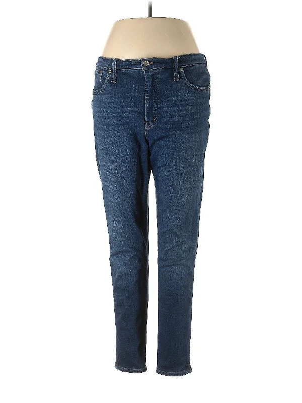 Mid-Rise Skinny Jeans in Medium WashShop Before It’s Gone!