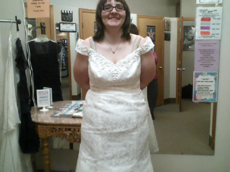 David's Bridal DC3030Shop Early, Save Big!