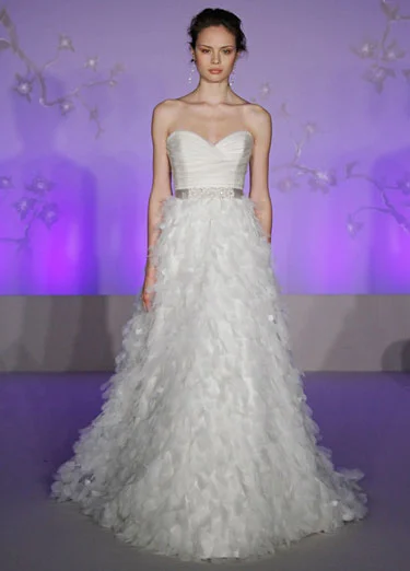 Lazaro Lazaro 3051 Size 4Steals and Deals Await!