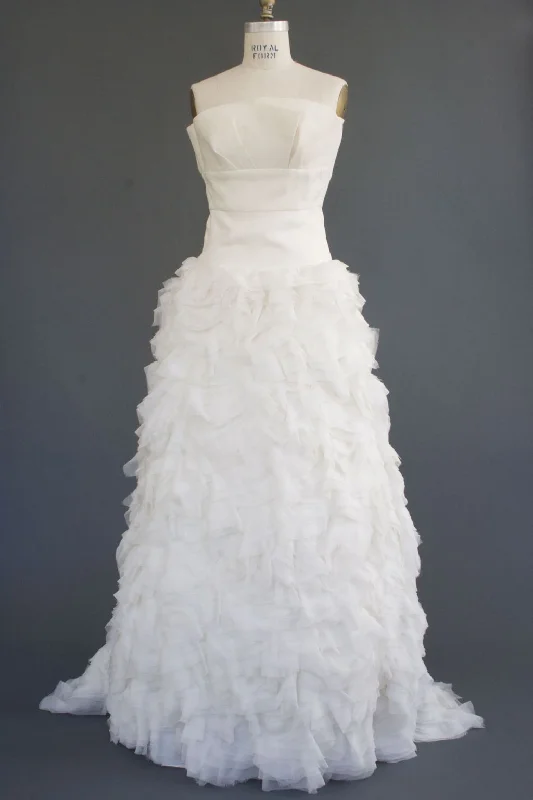 Monique Lhuillier ColletteEvery Deal is a Steal!