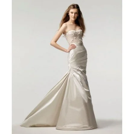 Monique Lhuillier Magical/JulesThe Best Deals Won’t Wait!
