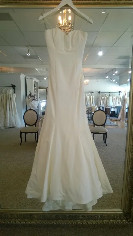 Nicole Miller DakotaShop the Hottest Deals!
