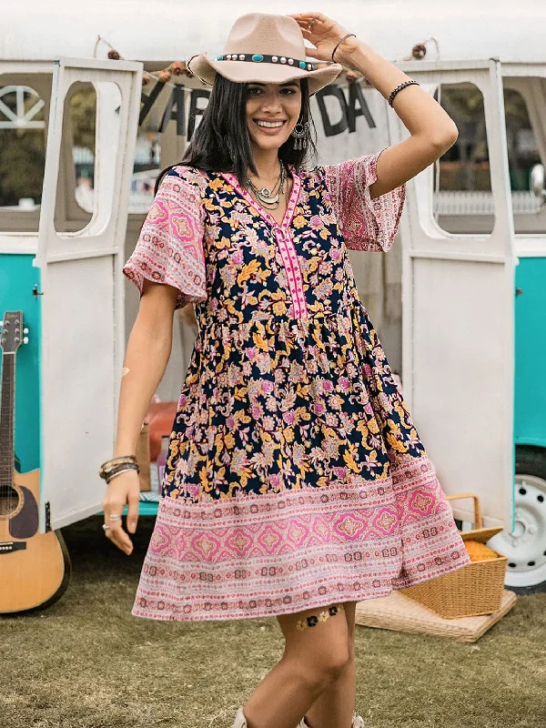 Chic V-neck dress, short sleeves, 100% viscoseYour Shopping Wish, Our Discount Command!