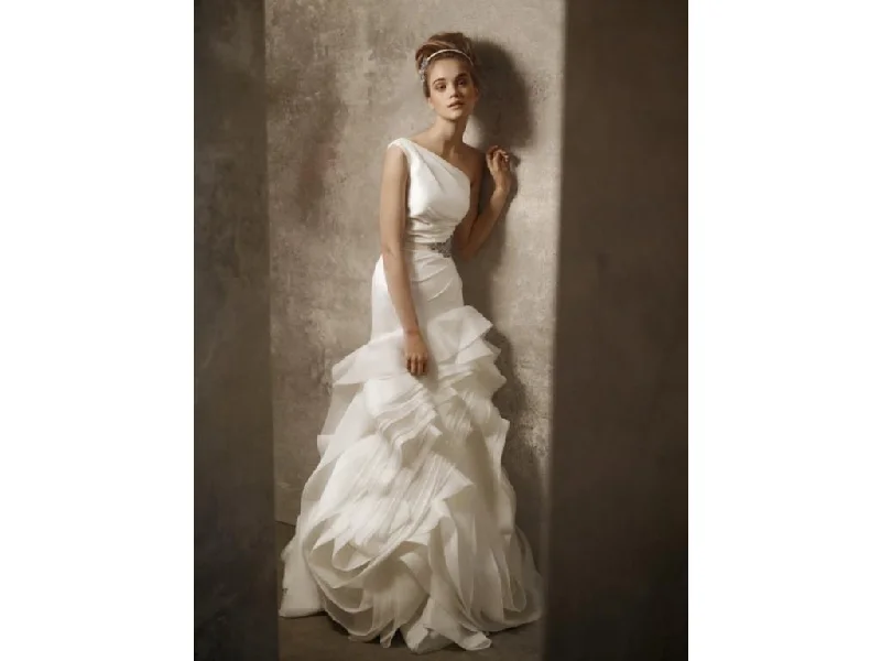 Vera Wang VW351010Don’t Wait – Shop Today!